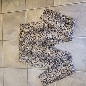 Stretchy cheetah denim leggings with back pockets, L